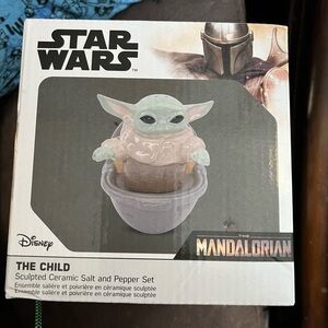 Star Wars The Mandalorian The Child Yoda Grogu Ceramic Salt and Pepper Shaker